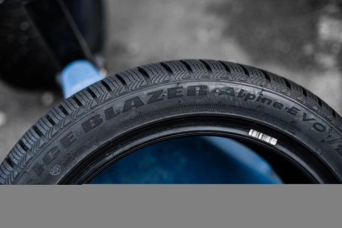 фото протектора и шины Ice Blazer Alpine EVO1 Шина Sailun ICE BLAZER Alpine EVO1 225/40 R19 93W