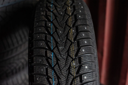 фото протектора и шины WINTERNOVA STUD III Шина ZMAX WINTERNOVA STUD III 255/55 R18 109T