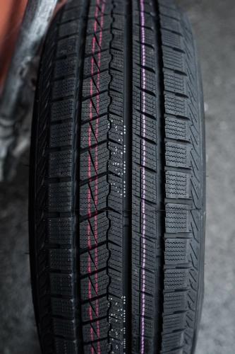 фото протектора и шины ICEPIONEER 868 Шина ZMAX ICEPIONEER 868 175/70 R14 88T