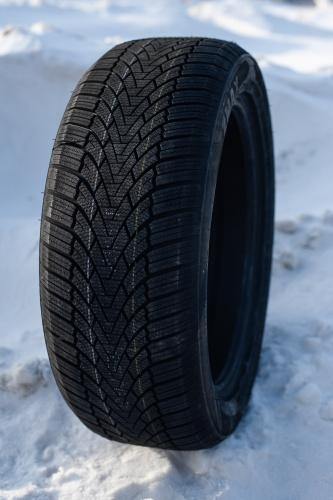 фото протектора и шины WINTERHAWKE I Шина ZMAX WINTERHAWKE I 205/70 R15 96T